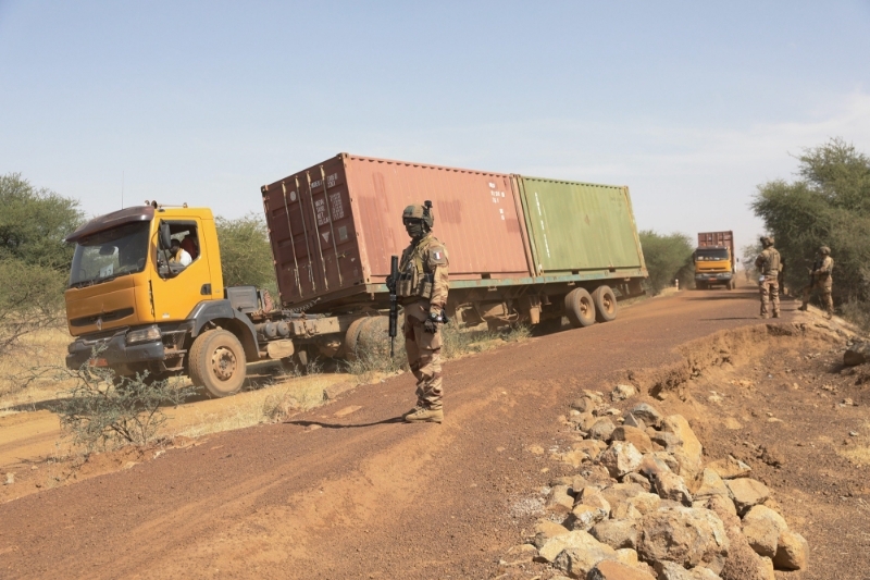 Un groupe de chasseurs à pied de Barkhane pendant une opération de lutte contre les groupes armés terroristes au Burkina Faso (2019).