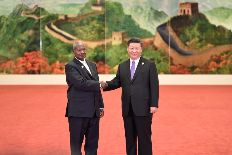 Le président ougandais Yoweri Museveni (à gauche) et le président chinois Xi Jinping se sont rencontrés à Pékin en 2018.