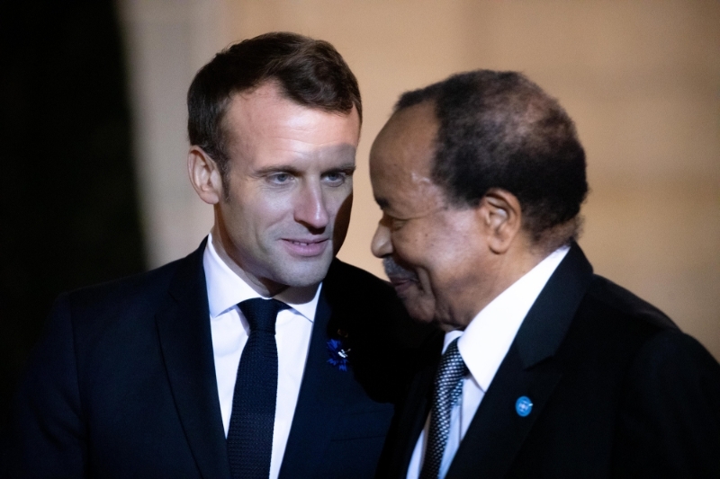 Le président français Emmanuel Macron et son homologue camerounais Paul Biya.