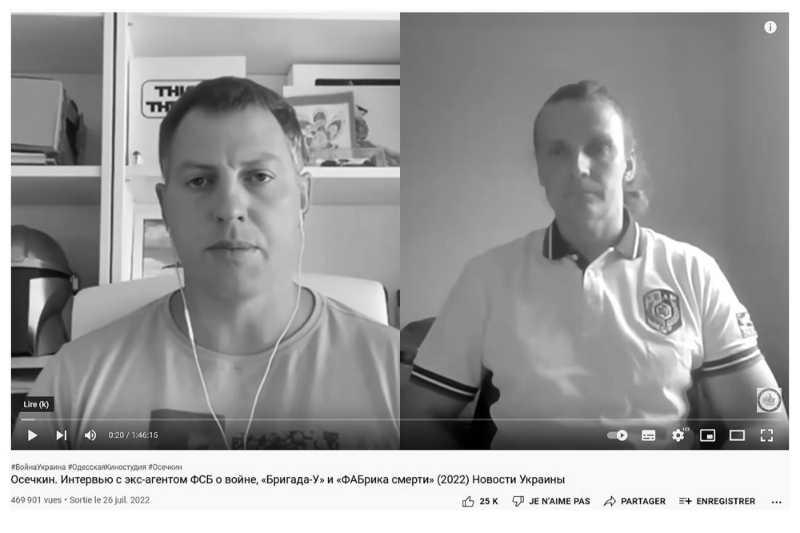 Vladimir Osechkin (à gauche), opposant russe réfugié en France depuis 2015, a diffusé en juillet 2022 sur YouTube son interview d'Alexandre Lisenkov, qui se présentait comme un ex-informateur du FSB et s'est révélé être un agent clandestin du renseignement russe.